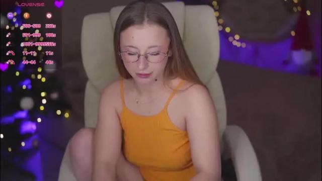 Image 4 of silverrmoon Stream on Chaturbate on 17 days ago