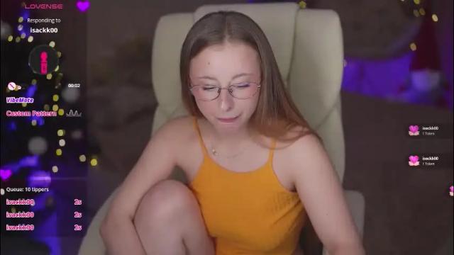 Image 6 of silverrmoon Stream on Chaturbate on 17 days ago