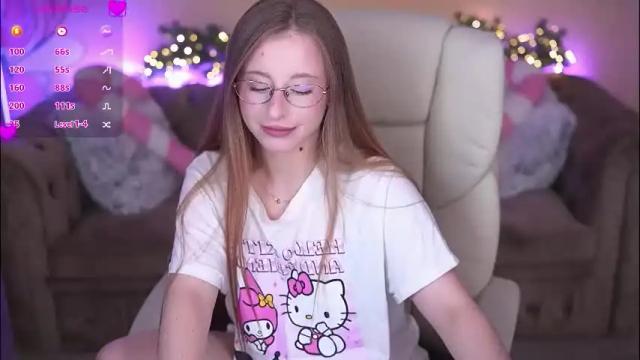 Image 4 of silverrmoon Stream on Chaturbate on 12 days ago