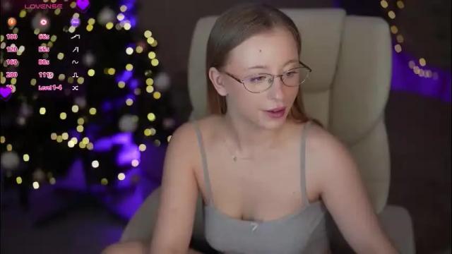 Image 2 of silverrmoon Stream on Chaturbate on 11 days ago