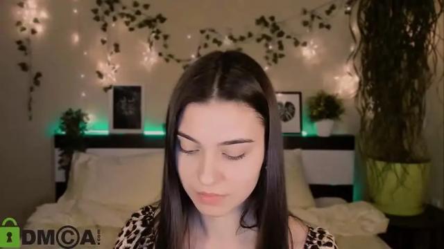 Image 8 of silvia_queen1 Stream on Chaturbate on 14 months ago