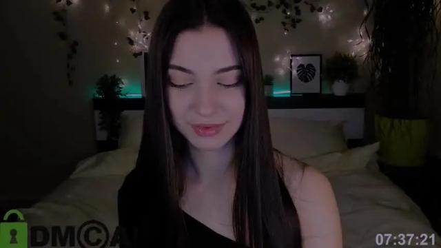 Image 4 of silvia_queen1 Stream on Chaturbate on 14 months ago