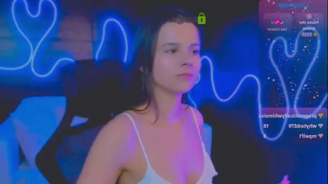 Image 8 of silvia_queen1 Stream on Chaturbate on 15 days ago