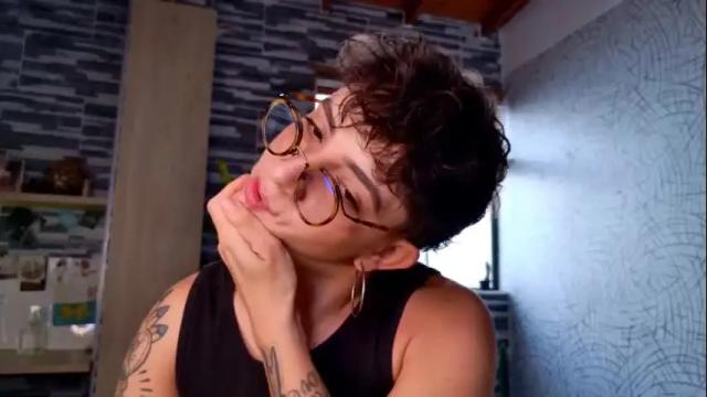 Image 4 of simone_4201 Stream on Chaturbate on 29 days ago
