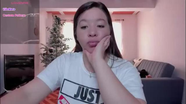 Image 4 of simply_zoe___ Stream on Chaturbate on 2 months ago