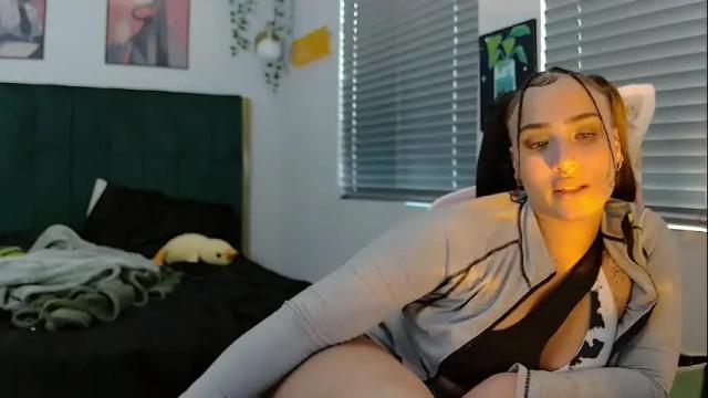 Image 3 of sincityhoneyy33 Stream on Chaturbate on 12 days ago