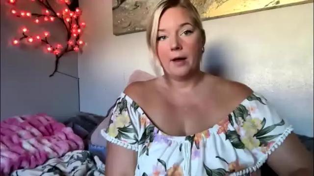 Image 12 of singlesexymom Stream on Chaturbate on 1 month ago