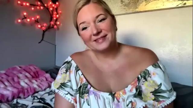 Image 2 of singlesexymom Stream on Chaturbate on 1 month ago