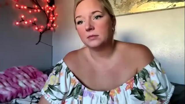 Image 3 of singlesexymom Stream on Chaturbate on 1 month ago