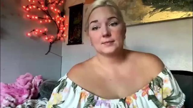 Image 3 of singlesexymom Stream on Chaturbate on 9 days ago