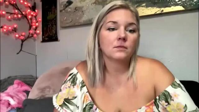 Image 11 of singlesexymom Stream on Chaturbate on 8 days ago