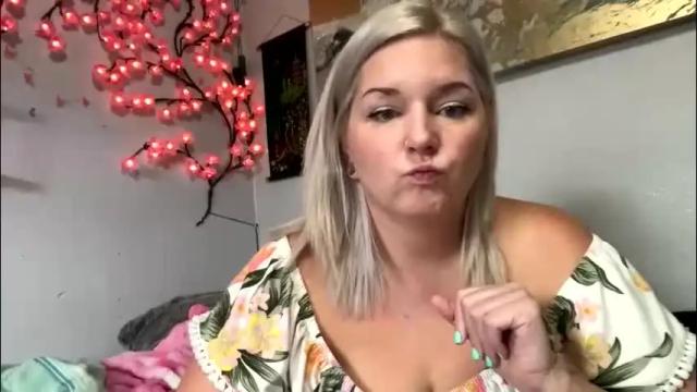 Image 4 of singlesexymom Stream on Chaturbate on 8 days ago