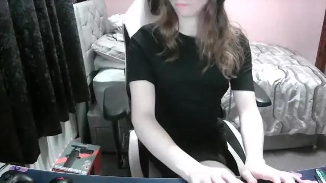 Image 2 of sissymaidsummer Stream on Chaturbate on 21 months ago