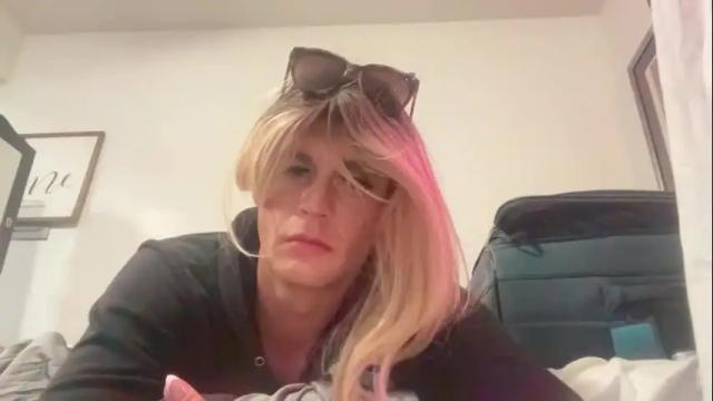 Image 3 of sissyslutlovesanal Stream on Chaturbate on 12 months ago