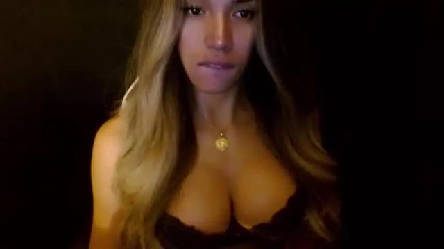 Image 10 of sizzling_cassie Stream on Chaturbate on 20 months ago