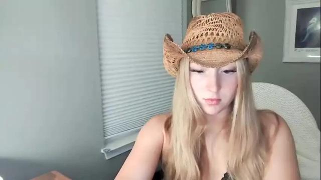 Image 3 of skibunny1821 Stream on Chaturbate on 19 months ago
