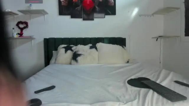 Image 3 of skinfire_ Stream on Chaturbate on 17 months ago