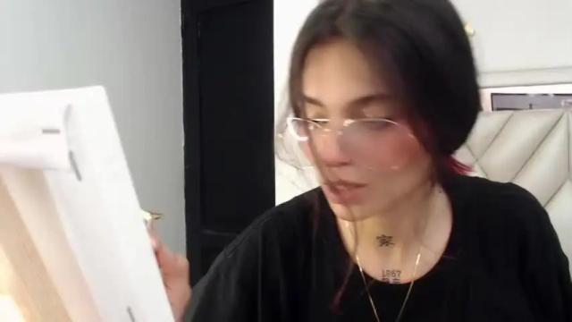 Image 6 of skinny__lisa Stream on Chaturbate on 18 months ago