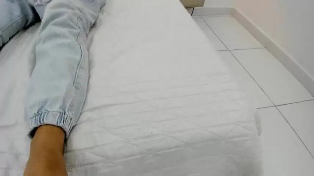 Image 2 of skinny_analia Stream on Chaturbate on 16 months ago