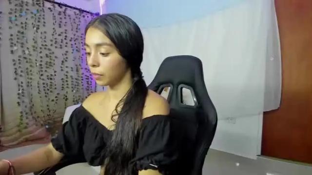 Image 8 of skinny_julia Stream on Chaturbate on 19 months ago