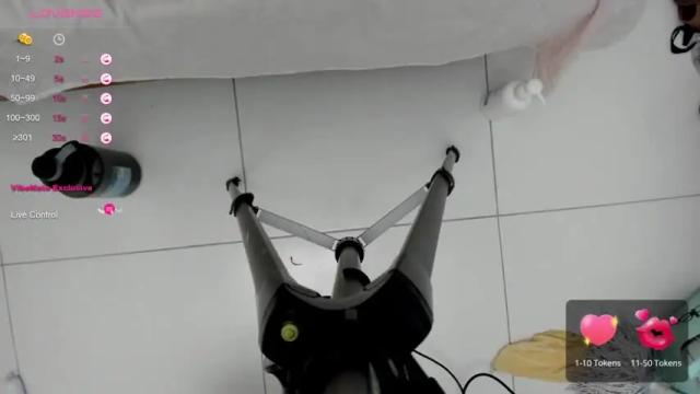 Image 8 of skinny_laura Stream on Chaturbate on 17 months ago