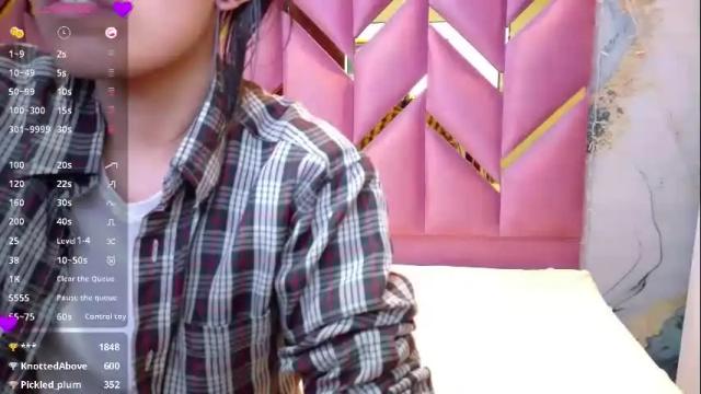 Image 4 of skinnyneighbour_ Stream on Chaturbate on 7 days ago