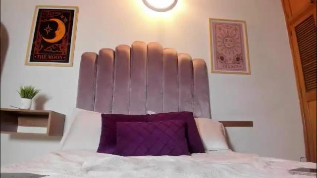 Image 2 of sky_caroline Stream on Chaturbate on 1 month ago