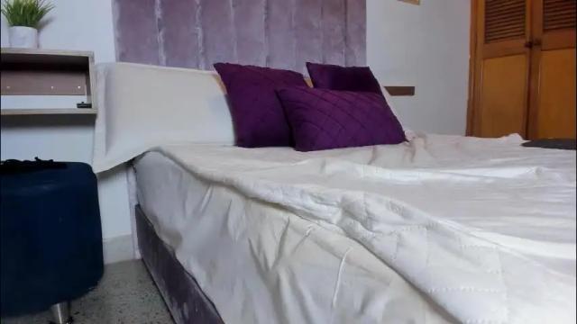 Image 4 of sky_caroline Stream on Chaturbate on 1 month ago