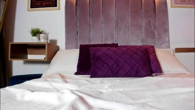 Image 3 of sky_caroline Stream on Chaturbate on 25 days ago