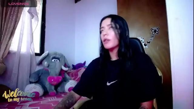 Image 2 of sky_krysta Stream on Chaturbate on 18 months ago
