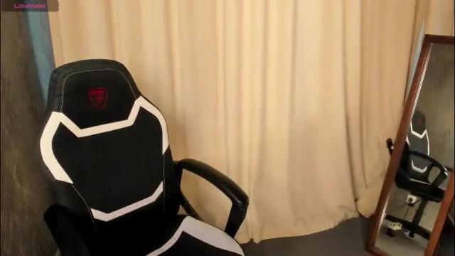 Image 3 of skye_shy Stream on Chaturbate on 5 months ago