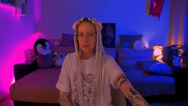 Image 2 of skyewavy Stream on Chaturbate on 1 month ago