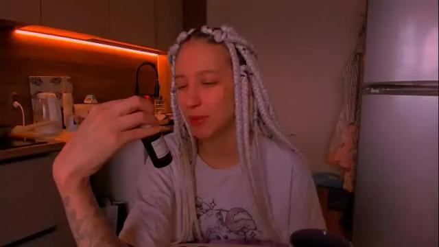 Image 2 of skyewavy Stream on Chaturbate on 1 month ago