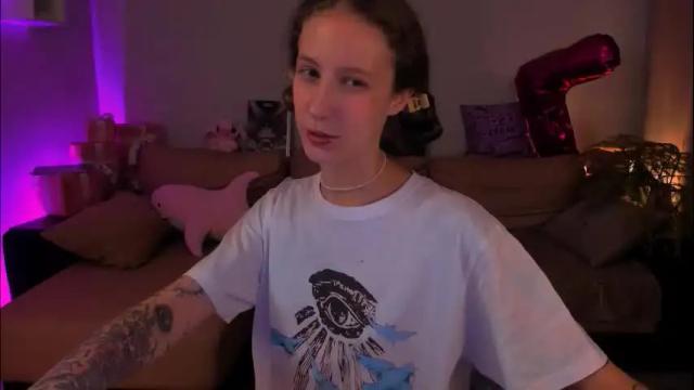 Image 2 of skyewavy Stream on Chaturbate on 1 month ago
