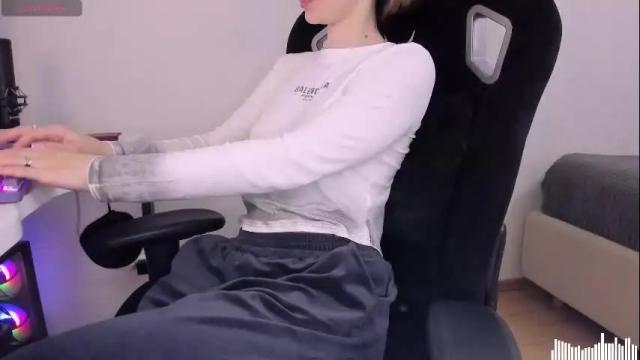 Image 4 of skyqueeni Stream on Chaturbate on 3 months ago