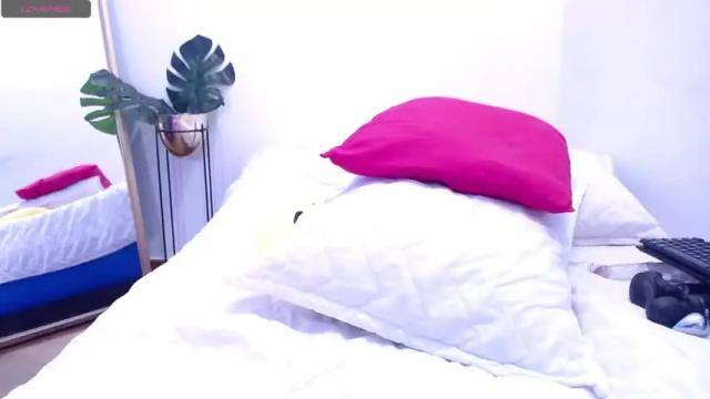 Image 6 of slutlittlecamila Stream on Chaturbate on 12 months ago