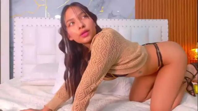 Image 2 of slutlittlecamila Stream on Chaturbate on 17 days ago