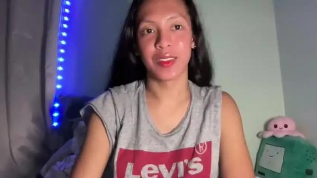 Image 12 of sluttybarbiedoll Stream on Chaturbate on 15 months ago