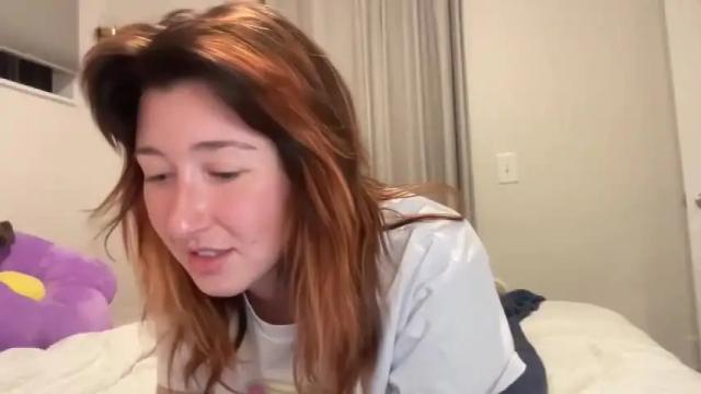 Image 6 of sluttylilsister Stream on Chaturbate on 18 months ago