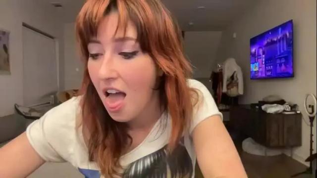 Image 11 of sluttylilsister Stream on Chaturbate on 15 months ago