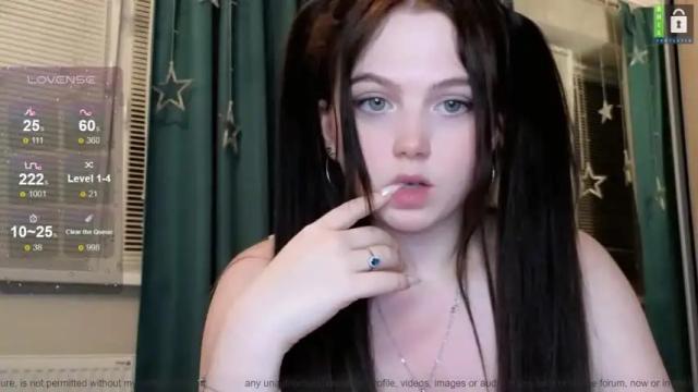 Image 8 of small_blondee Stream on Chaturbate on 14 months ago