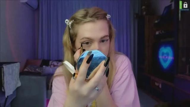 Image 6 of small_blondee Stream on Chaturbate on 17 days ago