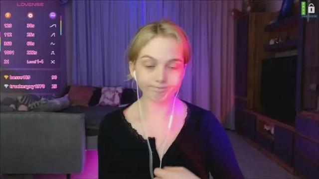 Image 2 of small_blondee Stream on Chaturbate on 16 days ago