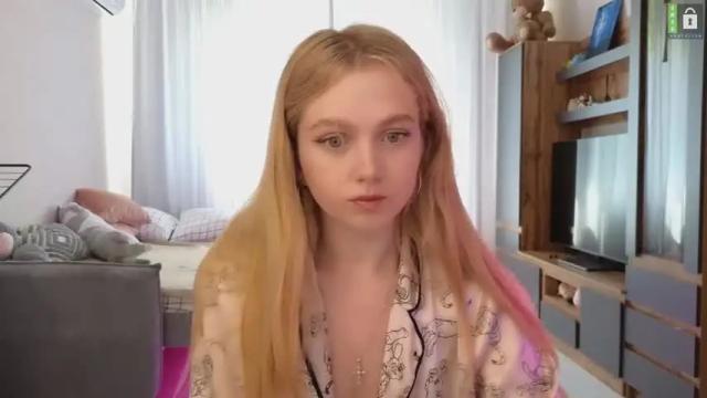 Image 7 of small_blondee Stream on Chaturbate on 9 days ago