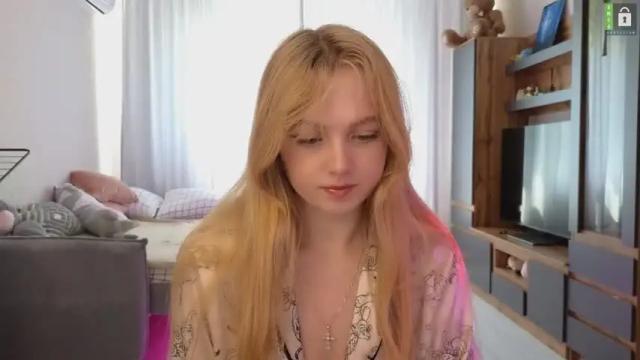 Image 8 of small_blondee Stream on Chaturbate on 9 days ago