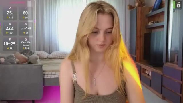 Image 3 of small_blondee Stream on Chaturbate on 6 days ago