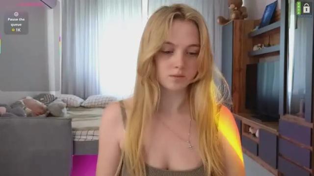 Image 6 of small_blondee Stream on Chaturbate on 6 days ago
