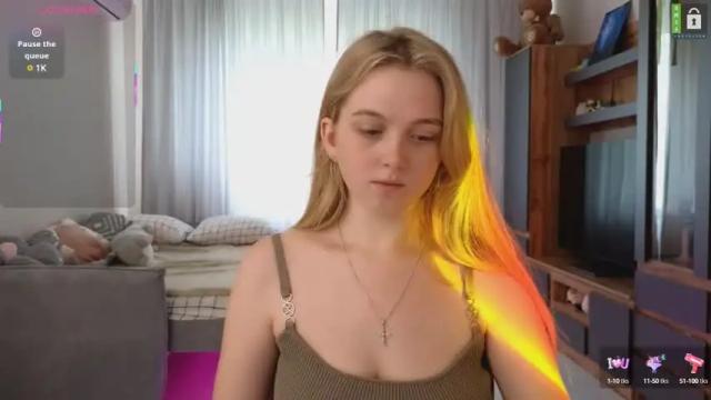 Image 8 of small_blondee Stream on Chaturbate on 6 days ago