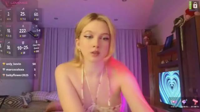 Image 11 of small_blondee Stream on Chaturbate on 3 months ago