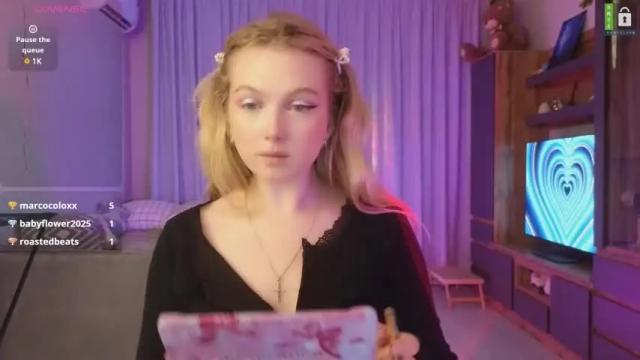 Image 8 of small_blondee Stream on Chaturbate on 3 months ago